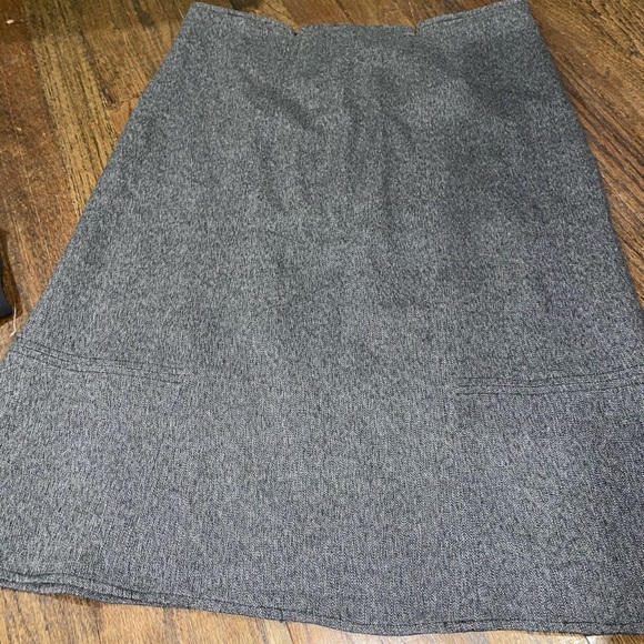 Beautiful Tahari Classic Gray Herringbone A-Line Skirt  6 - Picture 1 of 6